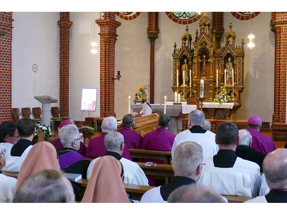 Pontifikalrequiem und Beisetzung von Weihbischof em. Johannes Kapp (Foto: Karl-Franz Thiede)